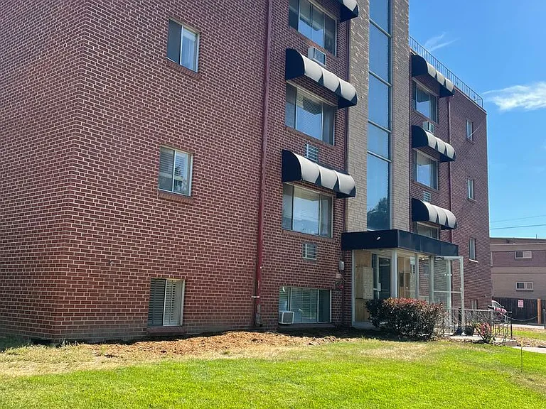 Harvin Apartments — Photo 40