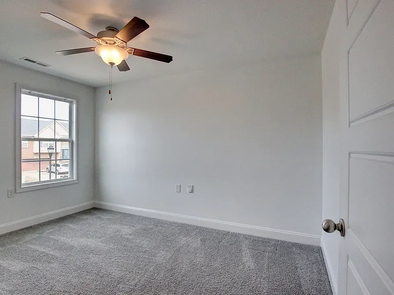 702 Ellie Nat Dr — Photo 32