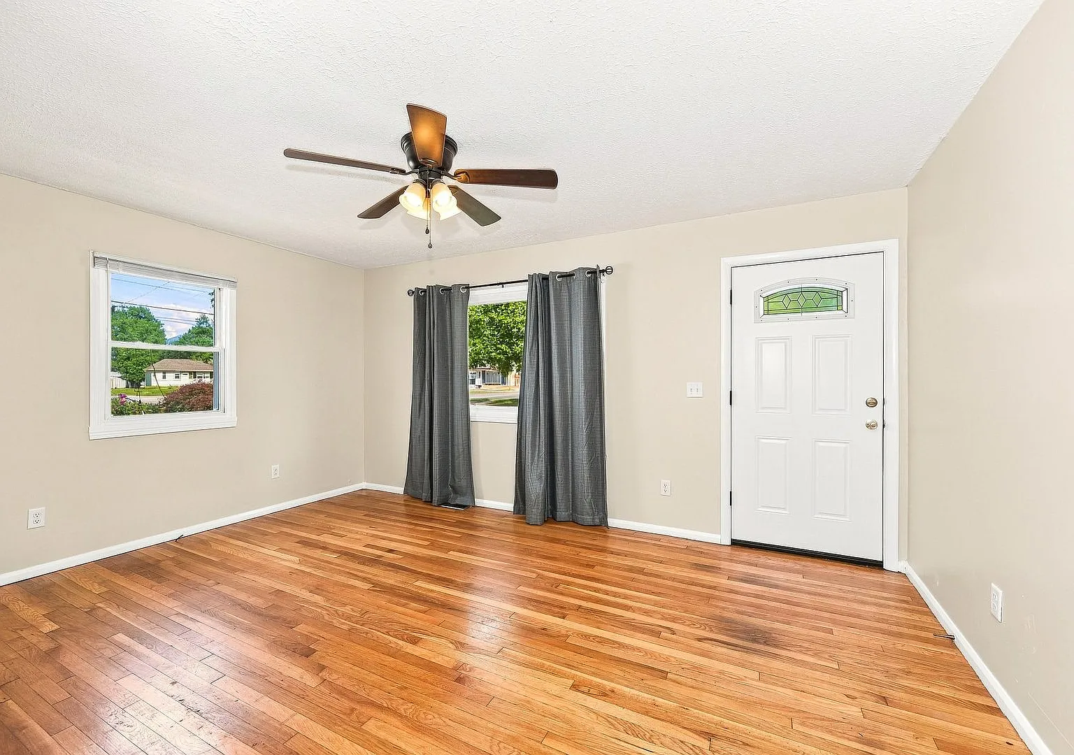 Two Bed One Bath in Springfield! — Photo 4