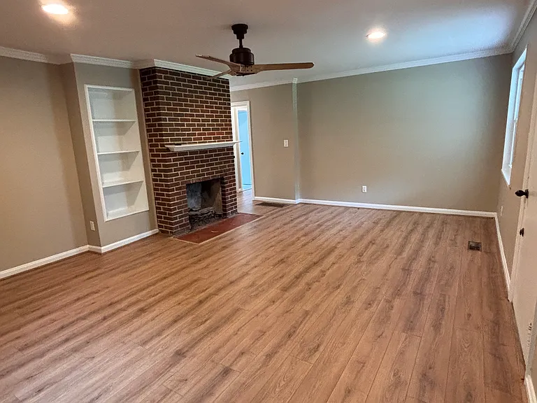 1401 Cresthill Rd — Photo 3