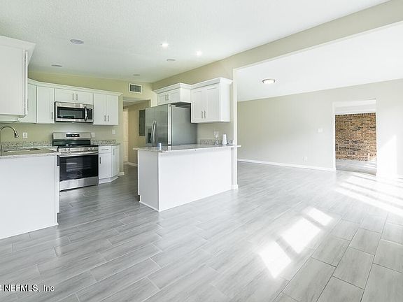 3rd image of 766 LE BRUN Drive
