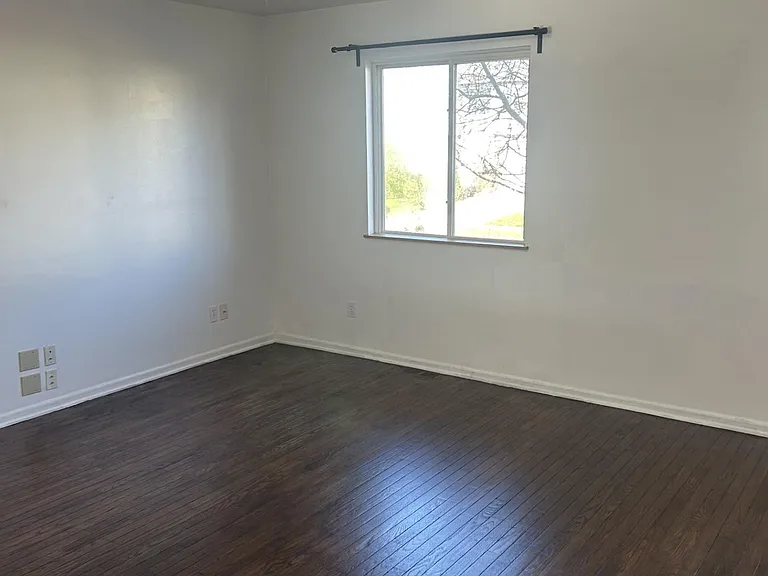 7077 Rolling Hills Dr — Photo 5