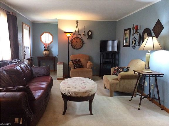 4th image of 3780 Harper Ave