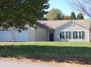 221 Colemans Bluff Dr, Woodstock, GA 30188
