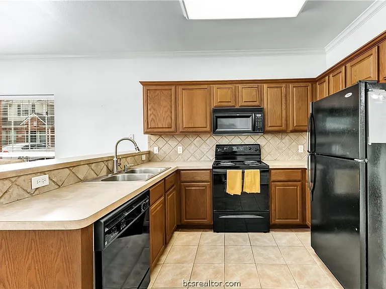 1001 Krenek Tap Rd #1201 — Photo 7