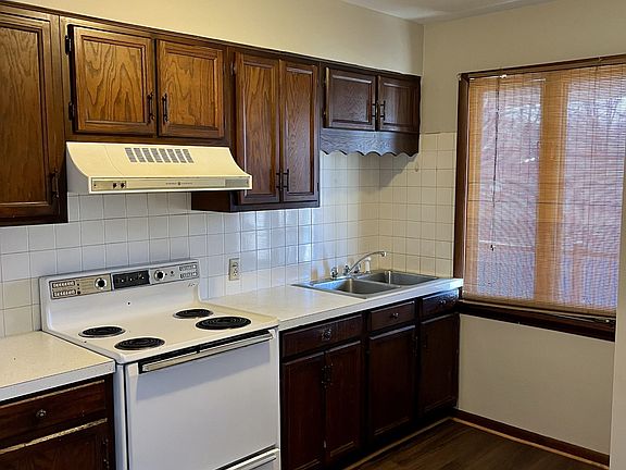 4th image of 220 E Adams St #11357639