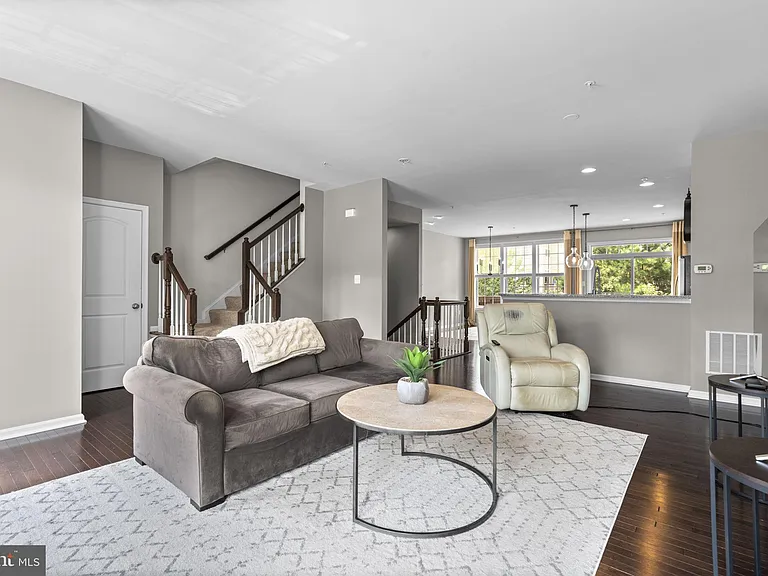 858 Nancy Lynn Ln — Photo 4