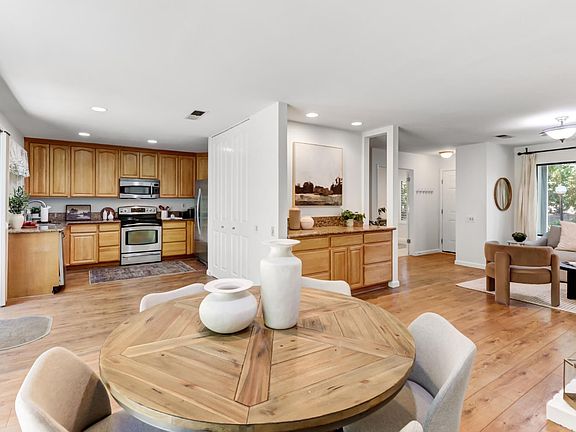 3rd image of 24 Adelphi Ct