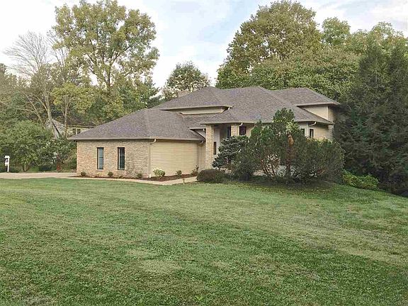 3rd image of 2976 N Lakewood Ct