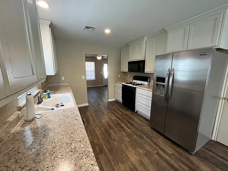 815 S Washington St — Photo 3