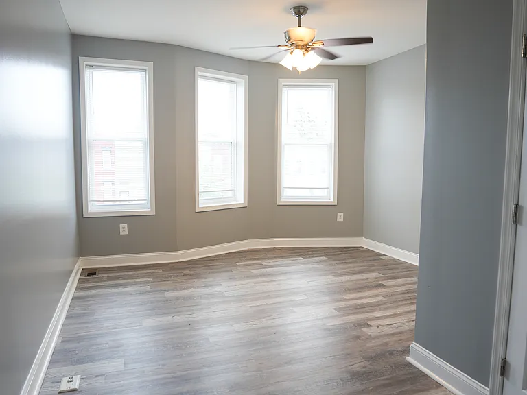 2120 N Fulton Ave — Photo 8