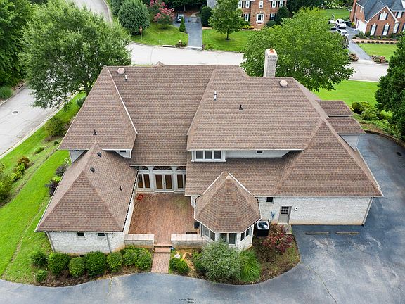 4th image of 104 Larchmont Way