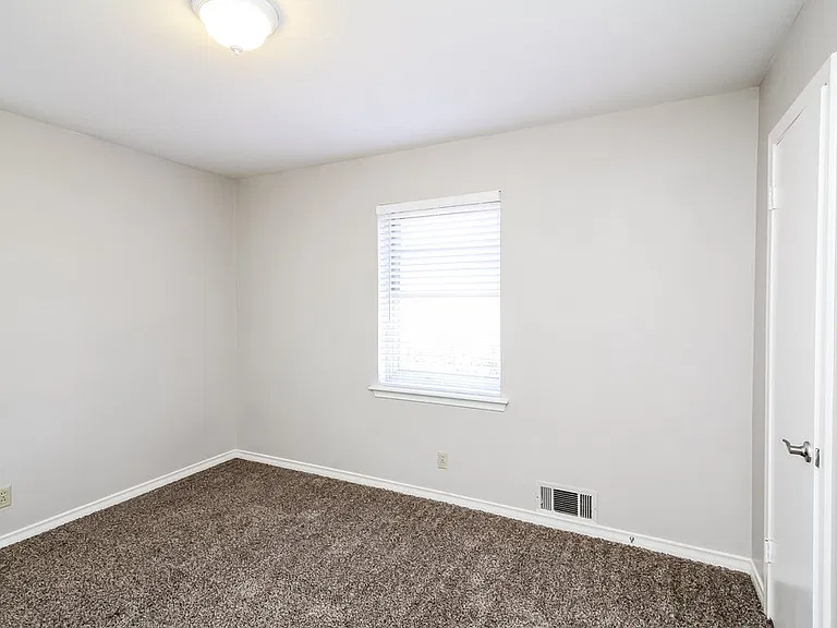 107 W Rio Grande St — Photo 9