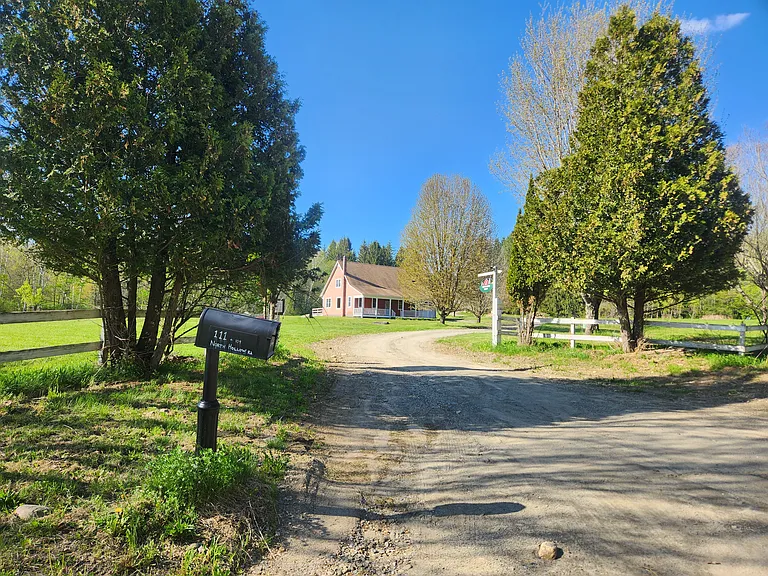 109 N Hollow Rd — Photo 45