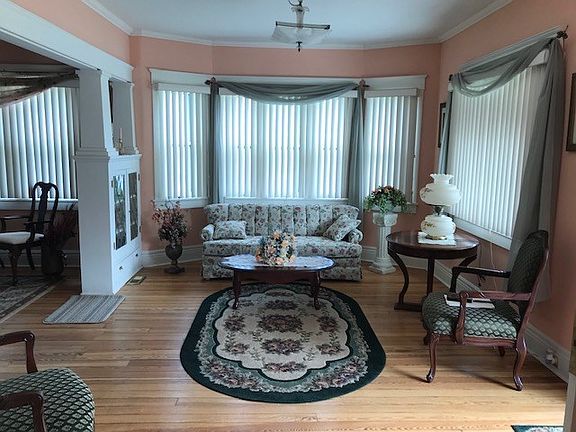 2nd image of 515 Forest Ave
