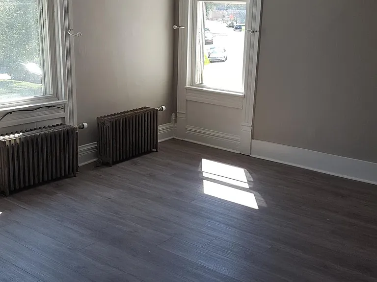 341 Park Ave #4 — Photo 3