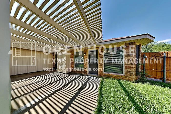 1328 Chicota Dr — Photo 19