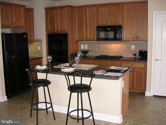 3rd image of 901 Pleasant Dr