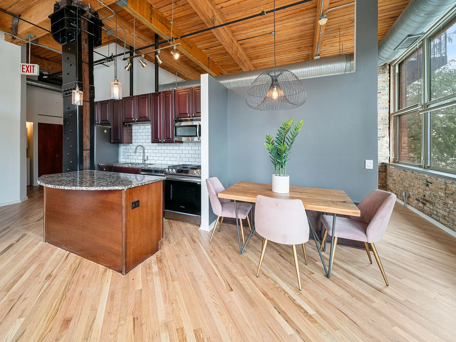2 bed, 1550 sqft, $3,900 — Photo 1