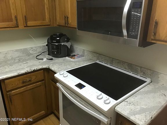 3rd image of 1071 Edgewood Ave S APT 202