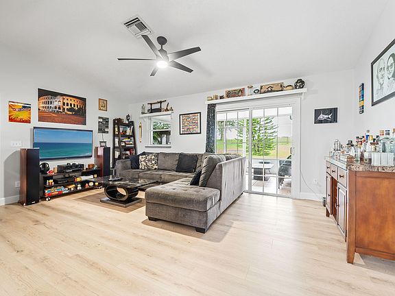 3rd image of 343 SW Kestor Drive