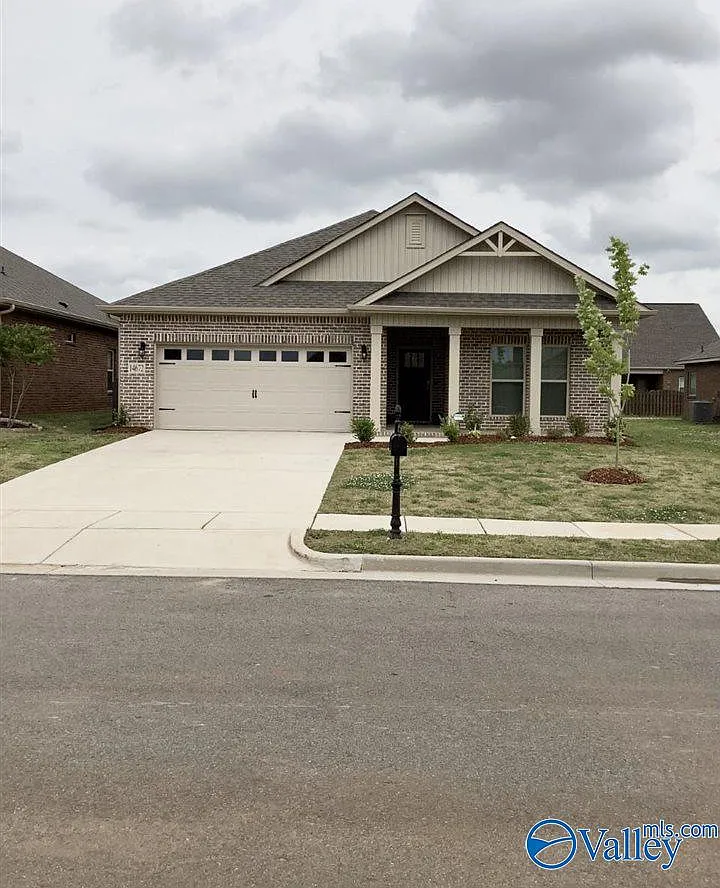 4 bed, 3.0 bath, 2139 sqft, $1,995 — Photo 1
