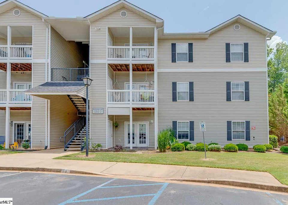 1st image of 302 McKenna Cir