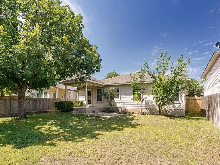 2724 Kickapoo Cavern Dr — Photo 22