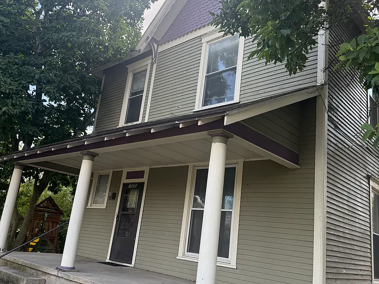 1005 E Adams St — Photo 8