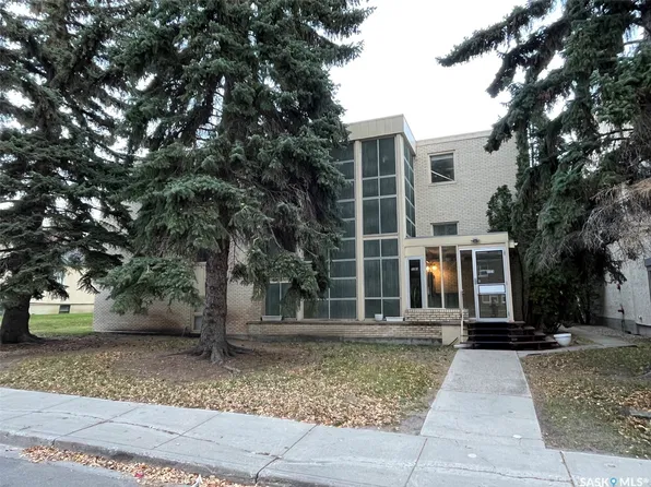 2223 McIntyre Street, Regina, SK S4P 2S1