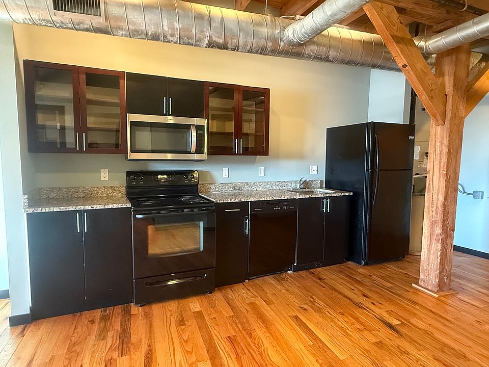 Unit 324 available March 2026 (Photo of similar unit, same floor plan; finishes, fixtures, ceiling, etc., may vary.)