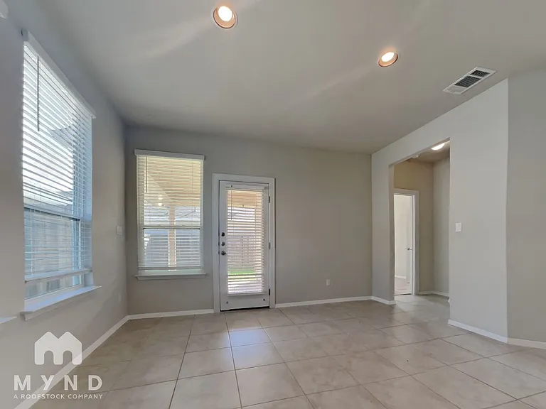 160 Heather Glen Way — Photo 7
