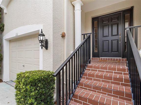 4th image of 1121 Venetian Harbor Dr NE