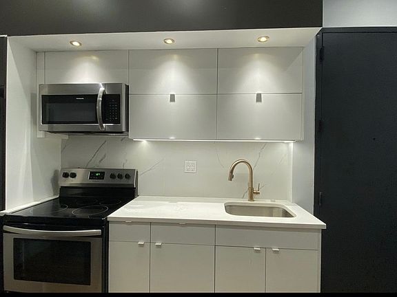 2nd image of 1337 Gates Ave #1DI