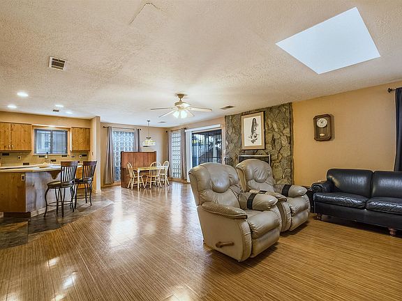 2nd image of 1609 Figueroa Dr NE