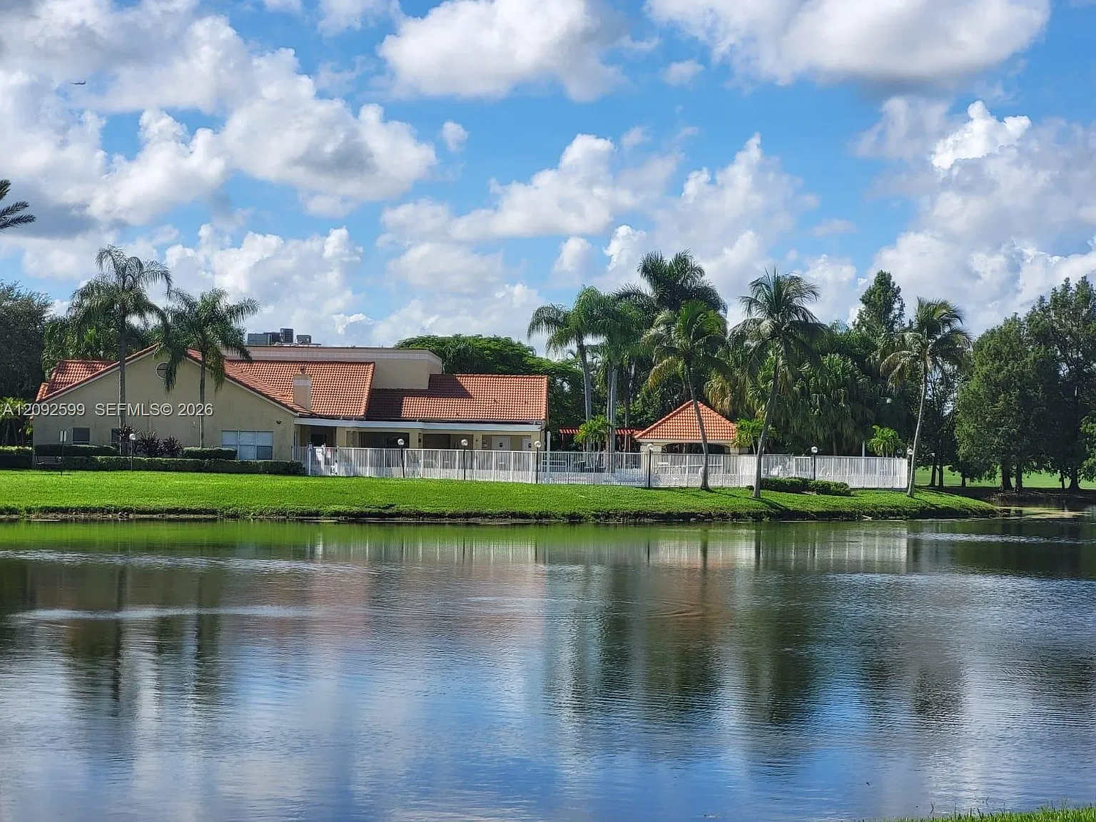 12400 Vista Isles Dr — Photo 1