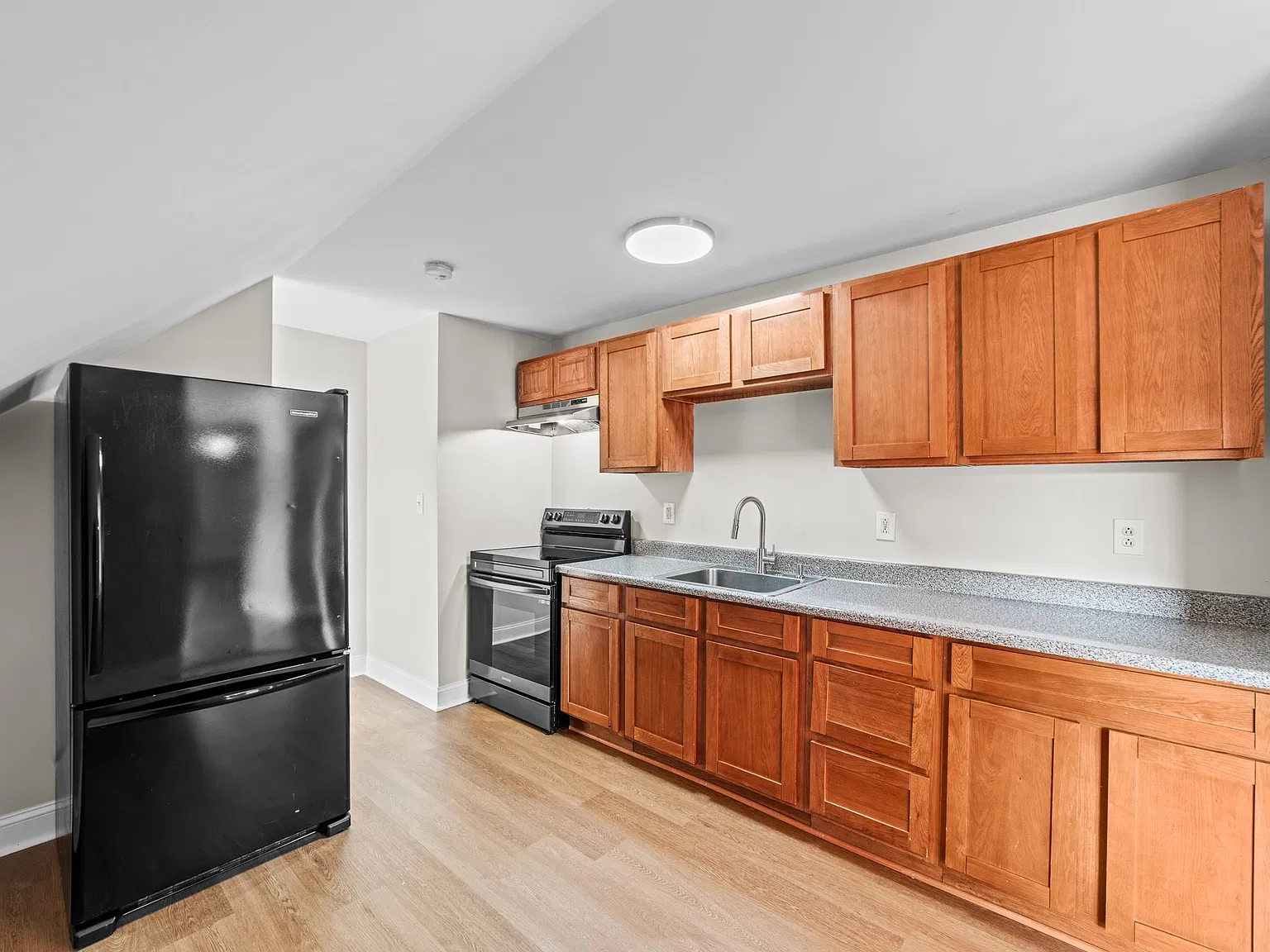 3 bed, 951 sqft, $3,000 — Photo 2