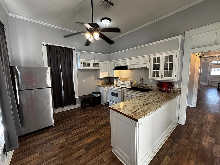 802 Main St — Photo 18