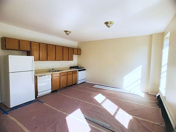 3rd image of 35 Central Park N APT 3A