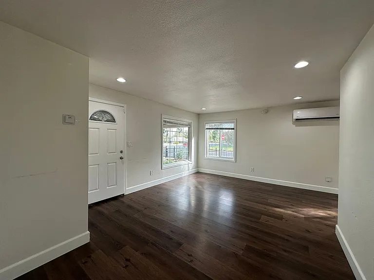 640 Todhunter Ave — Photo 3