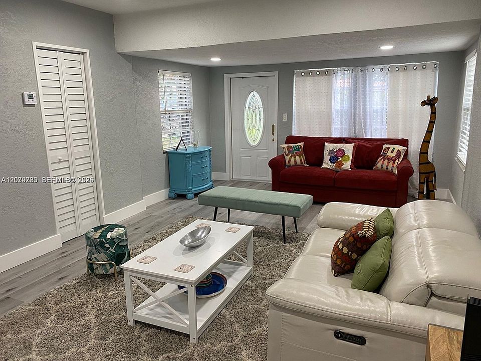 2nd image of 307 SW 15th St #1