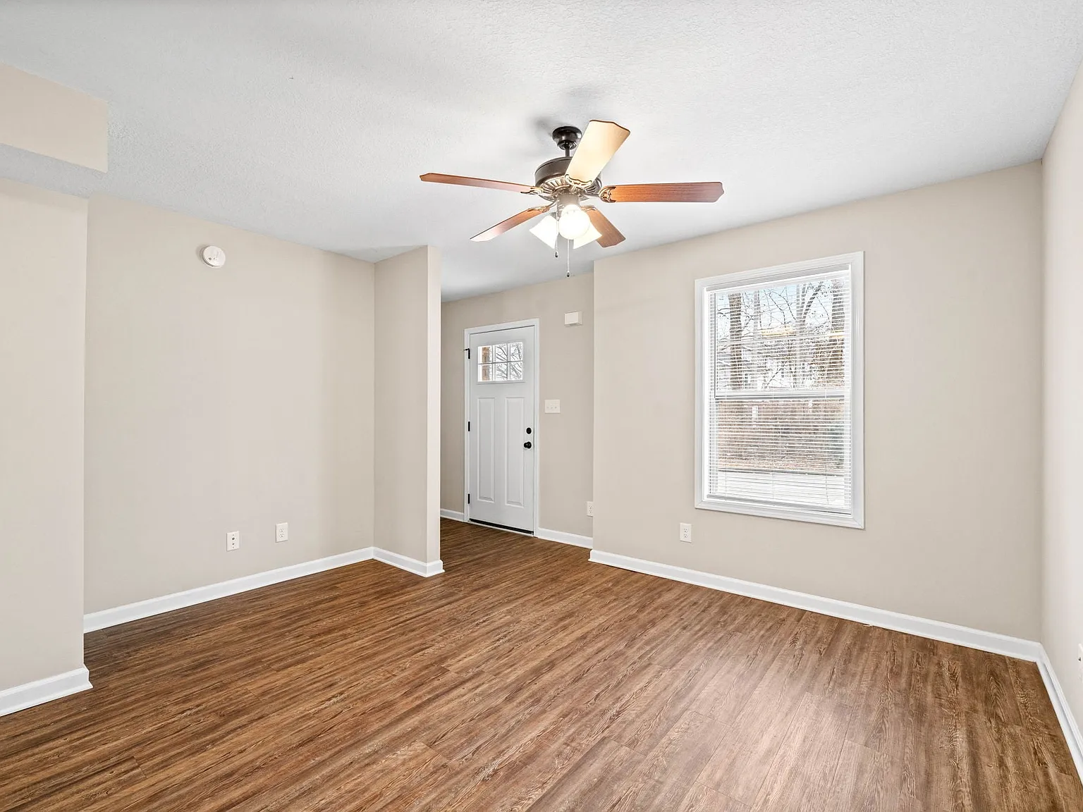 2 bed, 2.5 bath, 1200 sqft, $1,350 — Photo 3