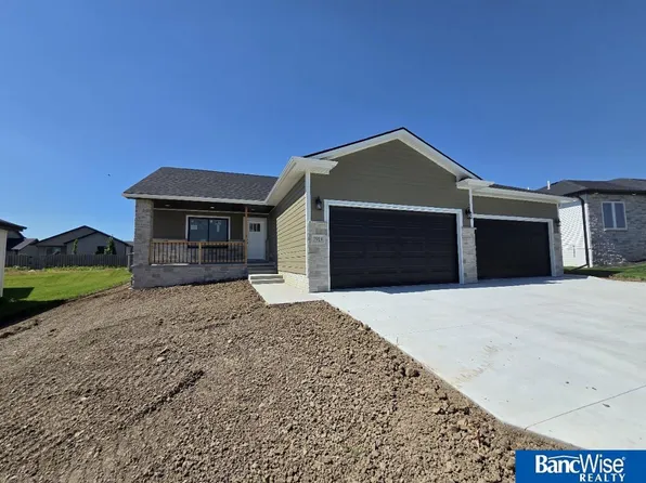 7919 Kallum Dr, Lincoln, NE 68516