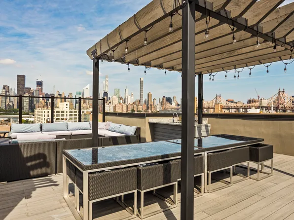 11-12 44th Drive image 16 of 17