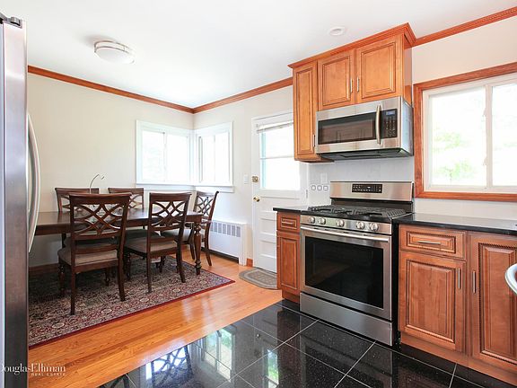 5th image of 43 Cedar St