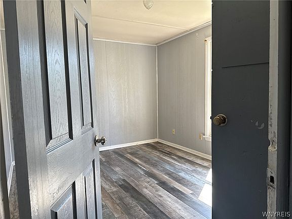 5th image of 65 Lewis St