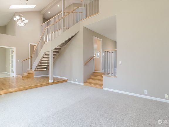 5th image of 1005 SE Crestlane Drive