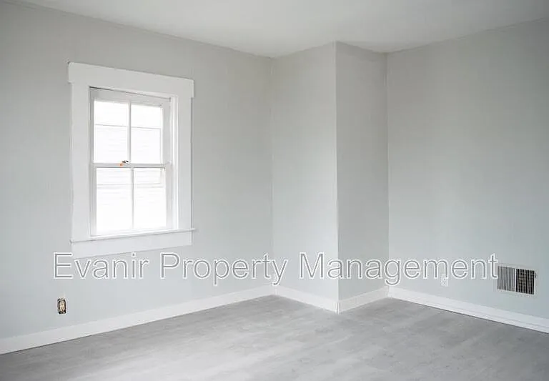 126 N Walnut St — Photo 32