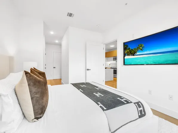 649 38th Street image 20 of 28