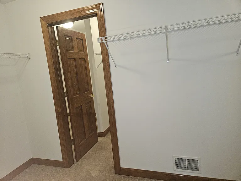 733 Woodbury Ct — Photo 14